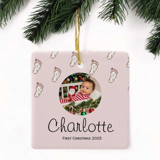 キュートピンクベビー足跡ベビーの初めてのクリスマス セラミックオーナメント
