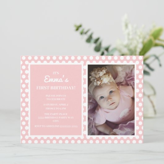 キュートピンクホワイト水玉模様小さな女の子1st誕生日 招待状 (スタンド正面)