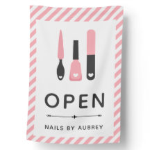 キュートピンクマニキュリストネイルアーティストオープン