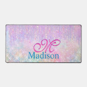 キュートピンクユニコーングリッターライン石ドリップモノグラム デスクマット (正面)