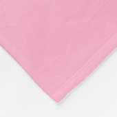 キュートピーチガーリーコーラルピンクジオメトリックモノグラム フリースブランケット (角)