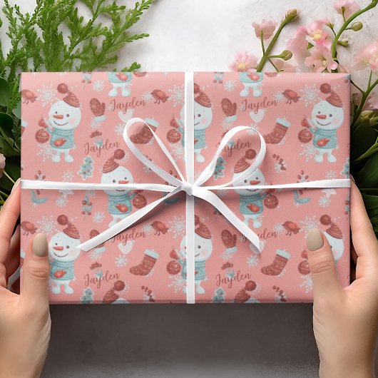 キュートピーチ雪だるまカートゥーンガール名前をカスタムする ラッピングペーパー