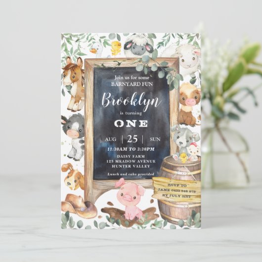 キュートファームアニマルズ納屋周囲の庭シック緑の誕生日 招待状 (スタンド正面)