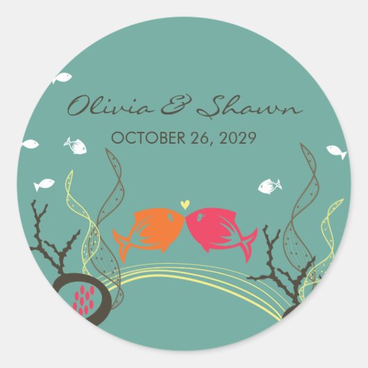 キュートフキスをするィッシュ海シーコラースビーチ結婚式 ラウンドシール (正面)