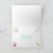 キュートブルネットガールベーキング誕生日 カード (内部)