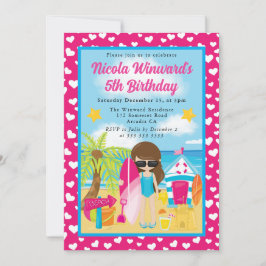 キュートブルネットヘアードガールビーチ子供の誕生日 招待状