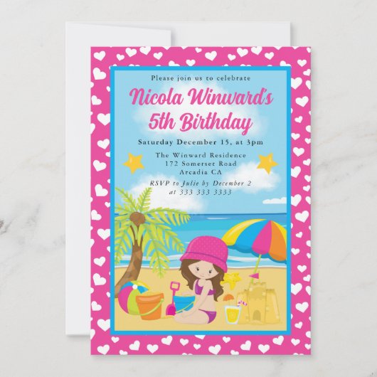 キュートブルネットヘアードガールビーチ子供の誕生日 招待状 (正面)
