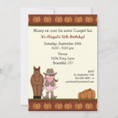 キュートブルネット女性のカーボーイアンドホースオータム誕生日 招待状 (裏面)