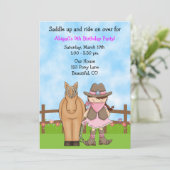 キュートブルネット女性のカーボーイアンドホース誕生日招待状 招待状 (スタンド正面)