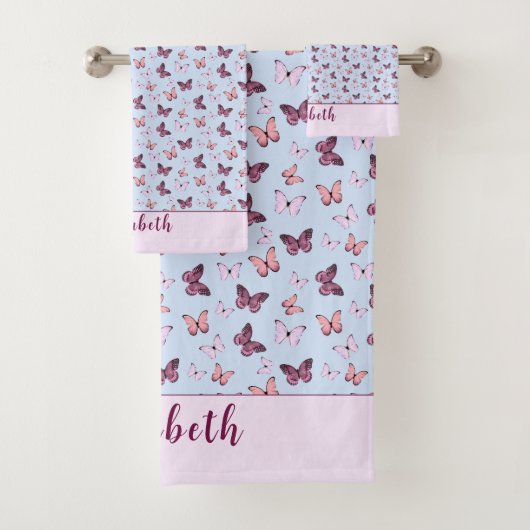 キュートブルーとピンクバタフライ名前をカスタムする ガーリー バスタオルセット (インサイチュ)