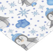 キュートブルークリスマスアイススケートで滑るペンギン テーブルクロス (アングル)