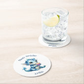 キュートブルーベビードラゴン食べズのカップケーキ ラウンドペーパーコースター (インサイチュ)