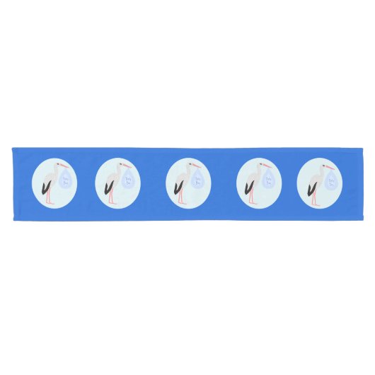 キュートブルー男の赤ちゃんストークベビーシャワー ショートテーブルランナー (横)