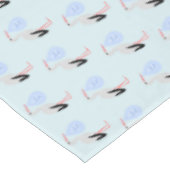 キュートブルー男の赤ちゃんストークベビーシャワー テーブルクロス (アングル)