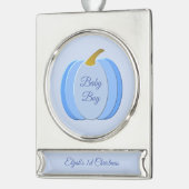 キュートブルー男の赤ちゃんパンプキカスタムン1stクリスマス シルバープレートバナーオーナメント (左)