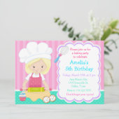 キュートブロンドガールベーキングバースデーパーティー招待状 招待状 (スタンド正面)