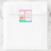 キュートブロンドガールベーキングバースデーパーティー スクエアシール (バッグ)