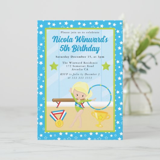 キュートブロンドヘアガールギムナスト子供の誕生日 招待状 (スタンド正面)