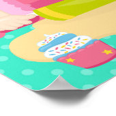 キュートブロンドヘアガールベーキング誕生日 ポスター (角)