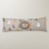 キュートベアーパターンイニシャルモノグラム ボディピロー (裏面)