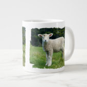 キュートベビーシープドロッド顔インメドウ ジャンボコーヒーマグカップ (正面右)