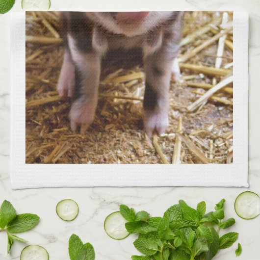 キュートベビーピグレットファーム動物納屋周囲の庭ベビー キッチンタオル (折り畳み)