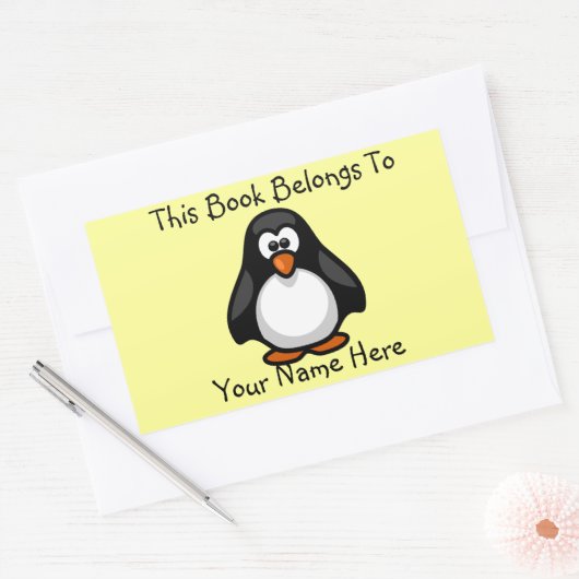 キュートペンギンオンイエローブックネームプレート 長方形シール (封筒)