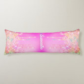 キュートホットピンクレインボーグリッタードリップスモノグラム ボディピロー (正面)