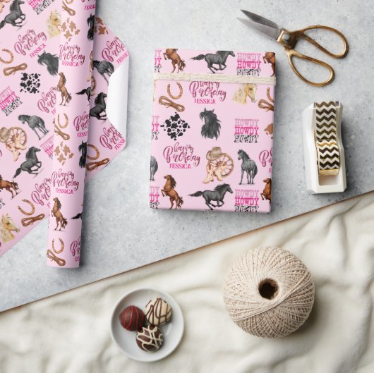 キュートホース女性のカーボーイ誕生日 ラッピングペーパー (クラフト)