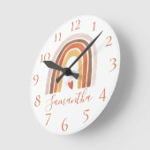 キュートボホウォーターカラーレインボーハート名前をカスタムするロー ラウンド壁時計 (傾斜)