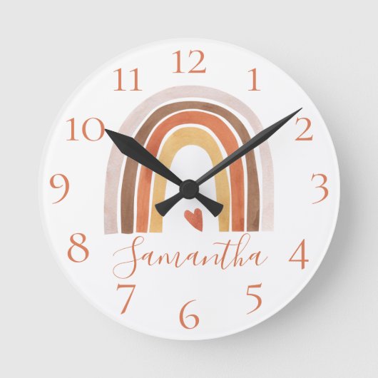 キュートボホウォーターカラーレインボーハート名前をカスタムするロー ラウンド壁時計 (正面)