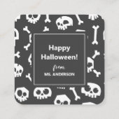 キュートモダンタイポグラフィホワイトスカルハッピーハローウィン エンクロージャーカード (裏面)