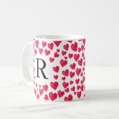 キュートモノグラム赤いハートカスタムモノグラム コーヒーマグカップ (正面左)