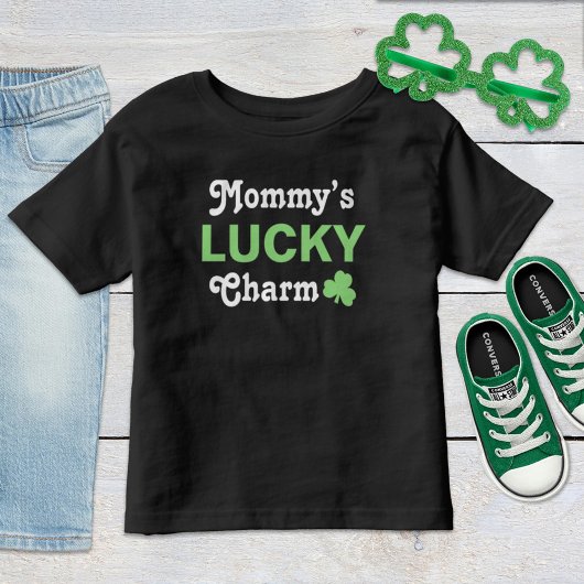 キュートモミーラッキーチャームグリーンSt patricks day トドラーTシャツ
