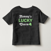 キュートモミーラッキーチャームグリーンSt patricks day トドラーTシャツ (正面)