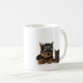キュートヨークシャーテリアの子犬 コーヒーマグカップ (正面右)