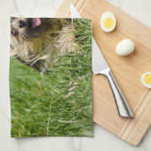 キュートヨークシャーランニングテリアズスルーグラス キッチンタオル (四つ折り)