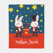 キュートラビットマジシャンオンステージマジカル誕生日 フリースブランケット (正面)