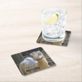 キュートリトルベージュハッピーバースデー恐竜コースター スクエアペーパーコースター (インサイチュ)