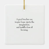 キュートレインボーブックシェルフ&ブックス先生モノグラム セラミックオーナメント (裏面)