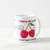 キュートレッドさくらんぼかわいいツインズ誕生日 コーヒーマグカップ (正面右)