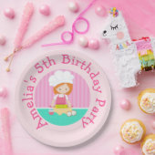 キュートレッドヘアガールベーキング誕生日パーティー ペーパープレート (パーティー)