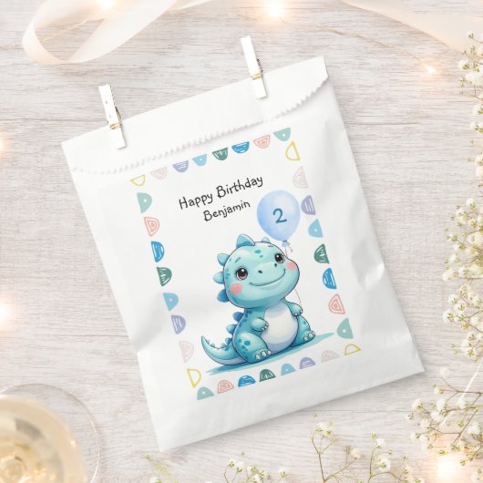キュート恐竜のロアボーイハッピーバースデーパーティー フェイバーバッグ (クリップ留めされた状態)