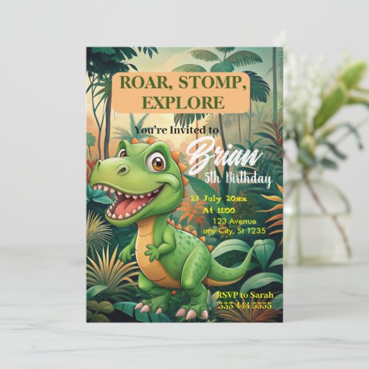 キュート恐竜のローアルボーイ誕生日 招待状 (スタンド正面)