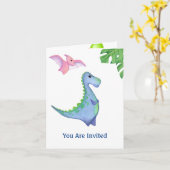 キュート恐竜の少年の名前&年齢誕生日招待状 カード (黄色い花)