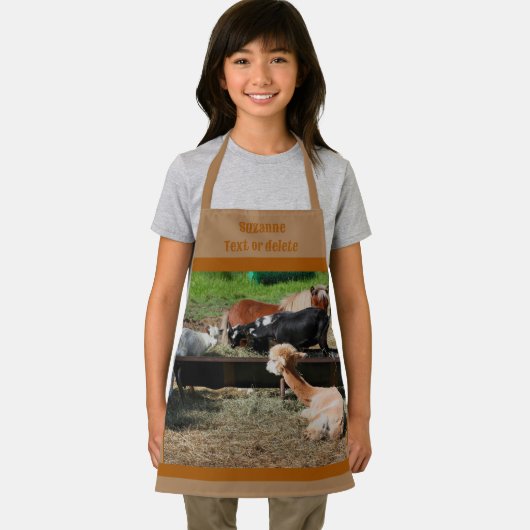 キュート納屋周囲の庭ファームアニマルブレックファーストパーソナライズされた エプロン (インサイチュ)