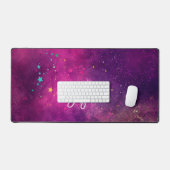 キュート虹彩ピンク宇宙銀河系モノグラム デスクマット (キーボード&マウス)