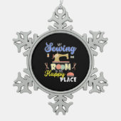 キュート裁縫ギフトキルターズクラフティングキルティング スノーフレークピューターオーナメント (正面)