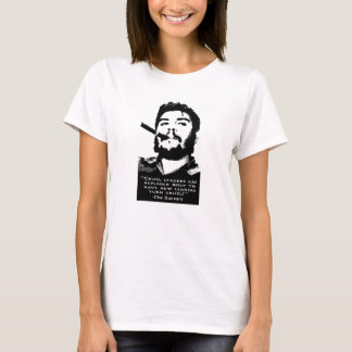 キューバのシガーを煙らしているChe Guevara疑い無し Tシャツ