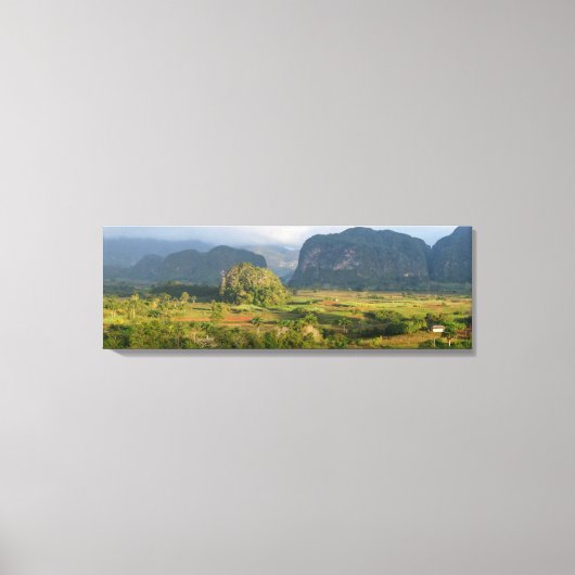 キューバのパノラマバレーの風景 キャンバスプリント (正面)